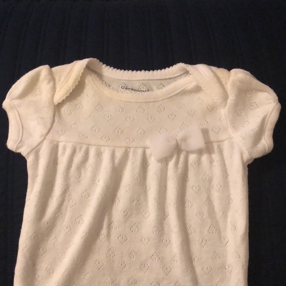 Garanimals Baby Girl Pointelle Hearts Bodysuit in white with bow - size 0-3 m - Picture 3 of 10